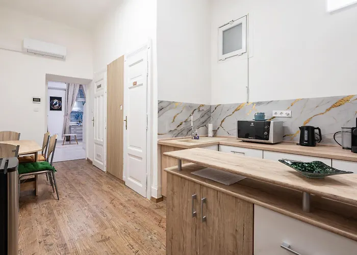 Rowena Holiday Home